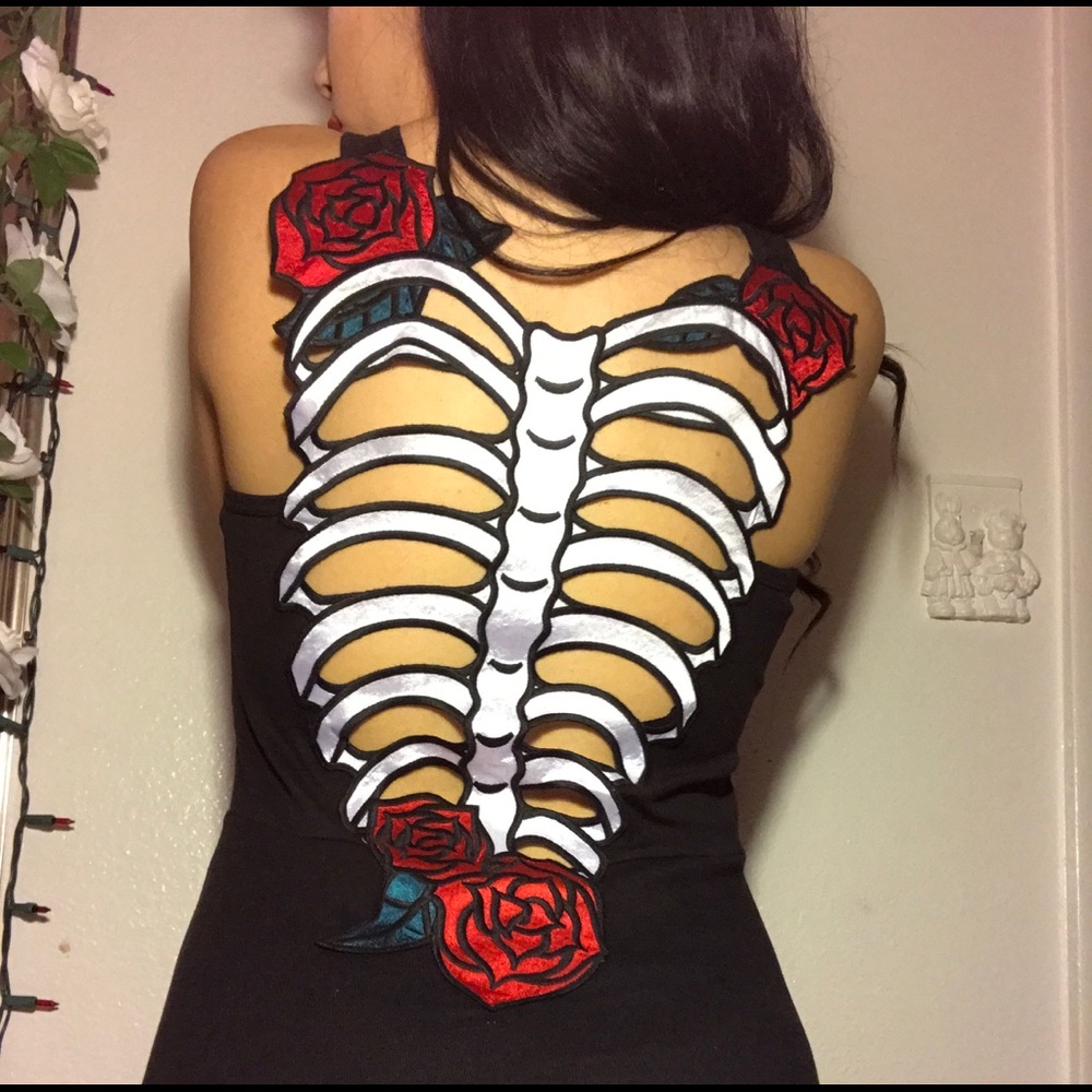 Black dress with roses and bones😍🖤